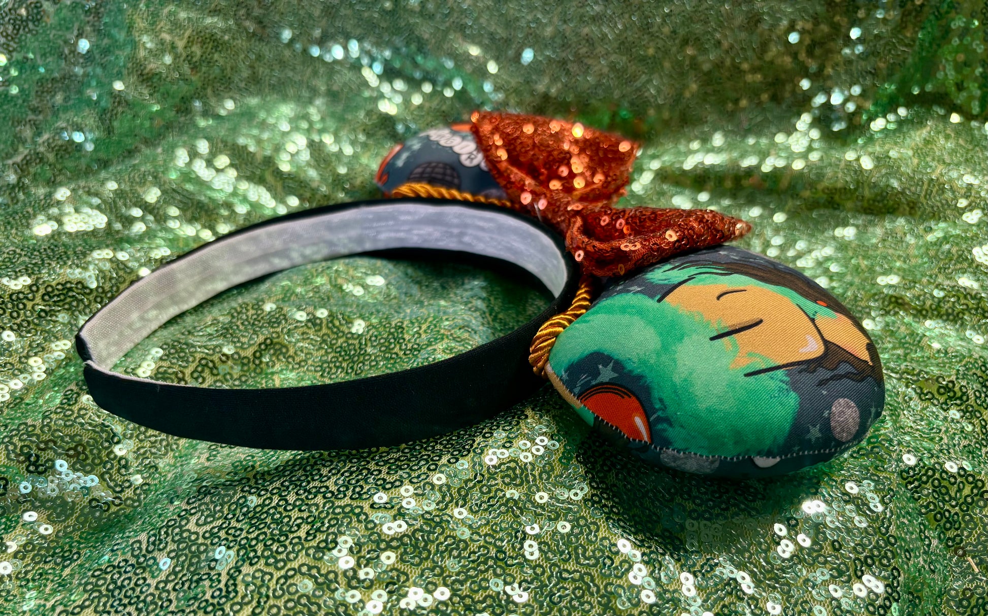 The other side view of mouse ears showing the headband and the stitching. 