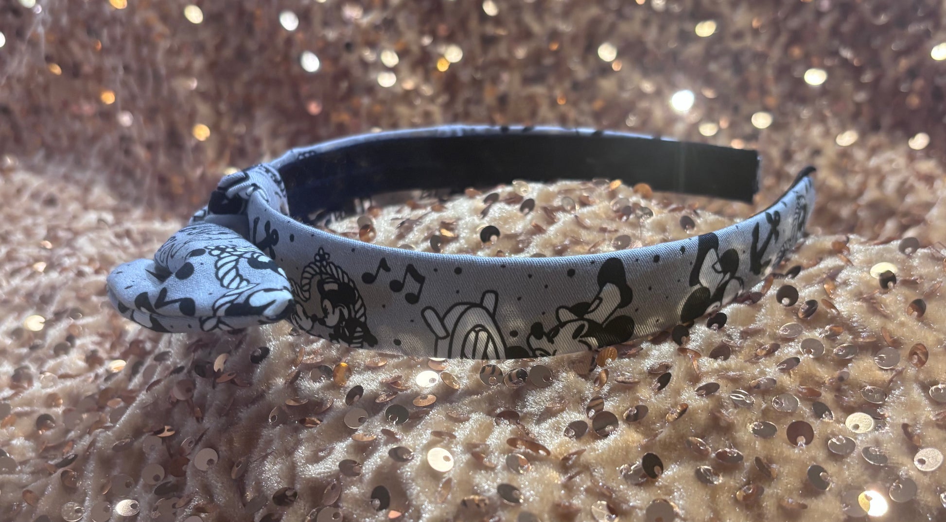 other side close up of steamboat headband.