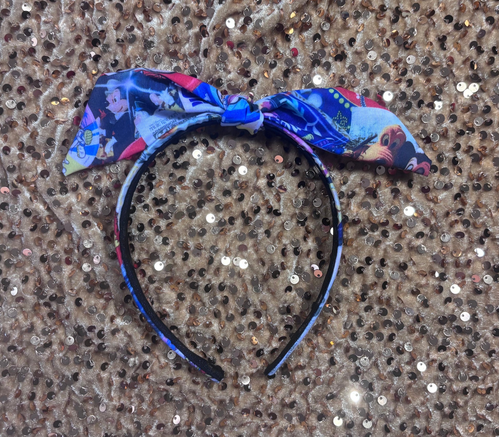 Park themed twisted headband showing views of Mickey and friends.