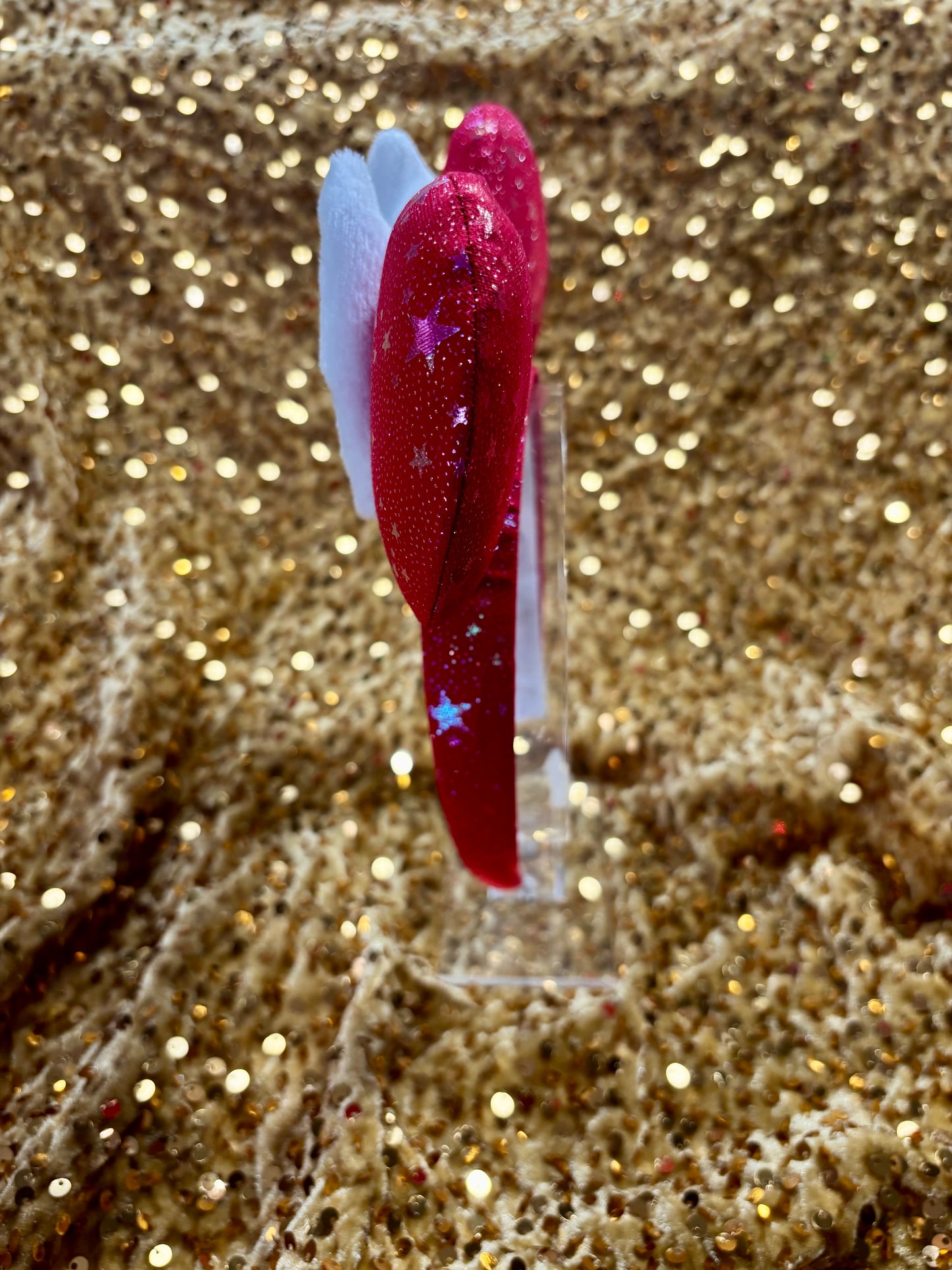 Red Iridescent Stars