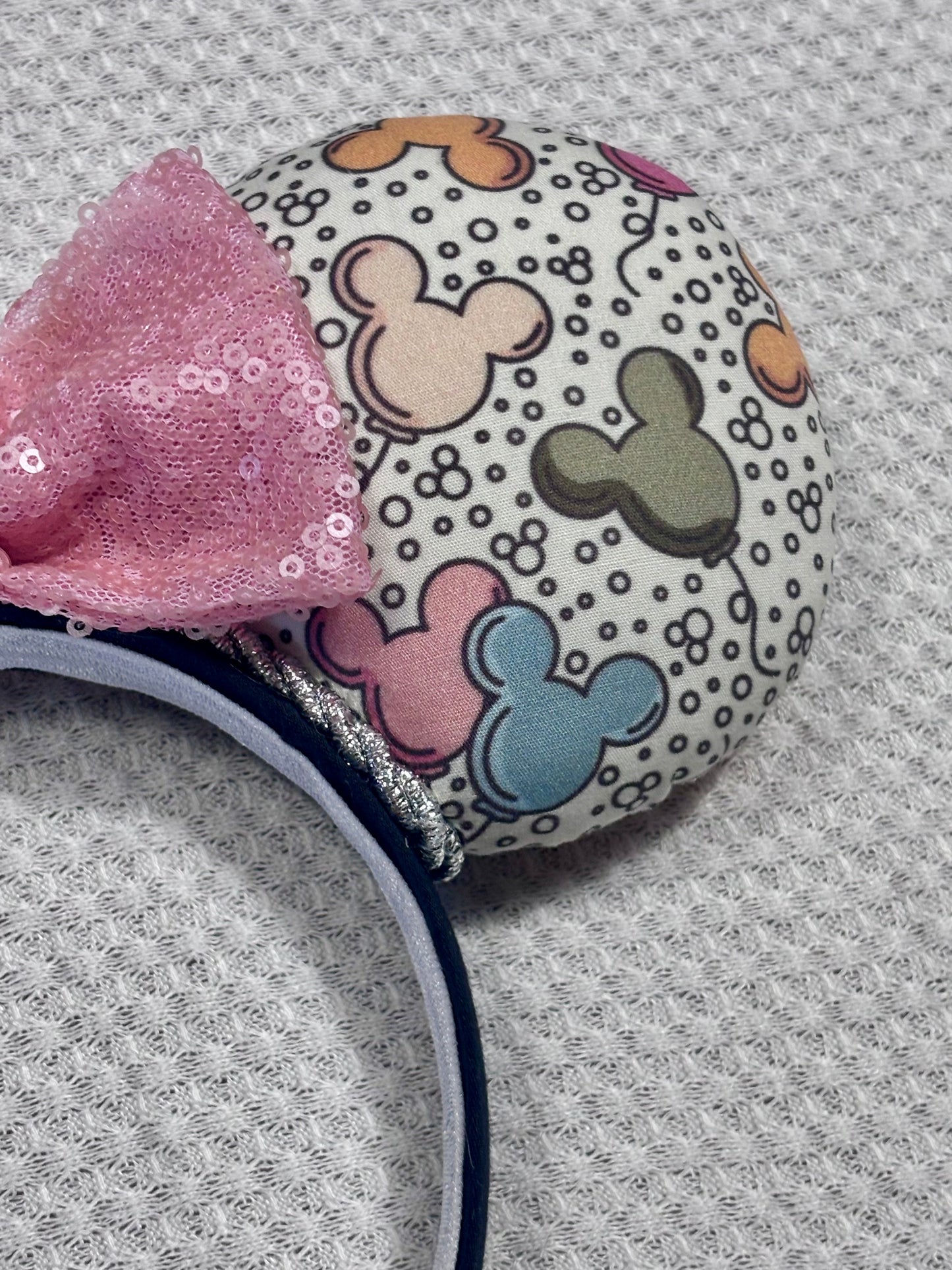 close up of front mouse ear and the details.