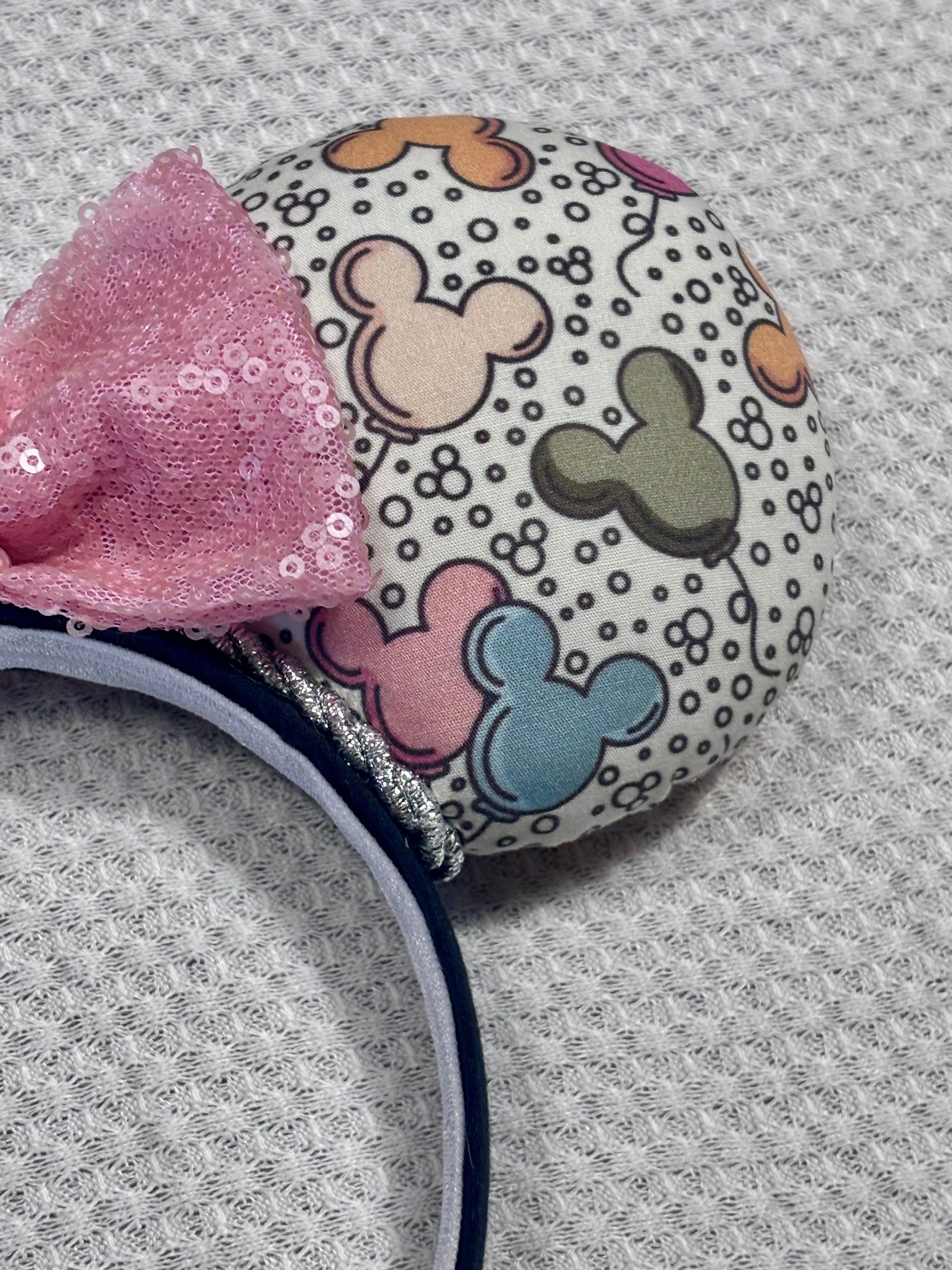 close up of front mouse ear and the details.
